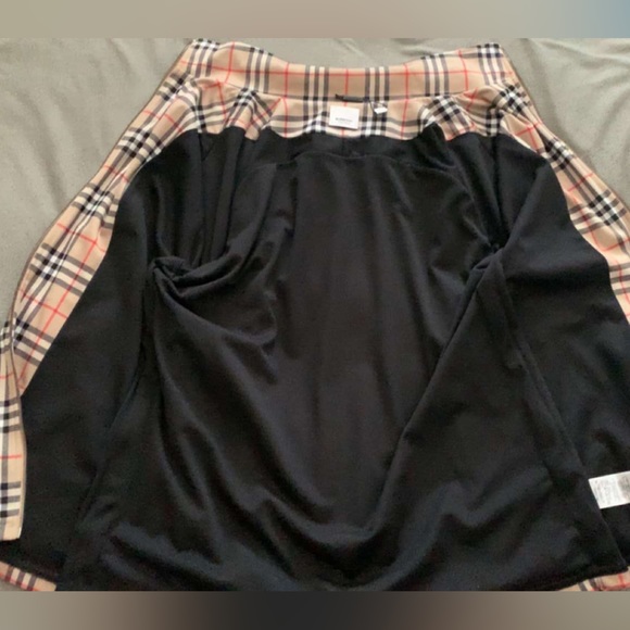 Burberry jumper, i don’t know the actual name of the item, able to send more pic - Picture 2 of 6